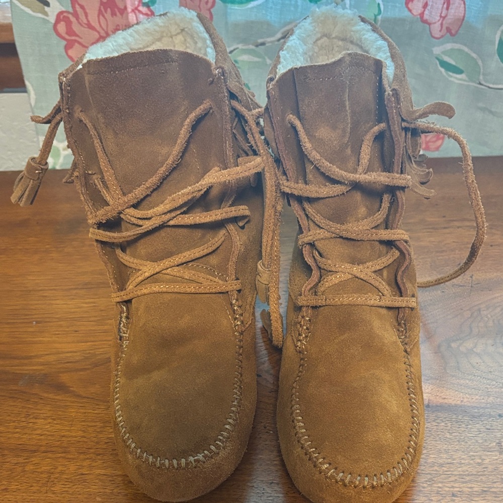 Minnetonka Brown Lace Up Boots
